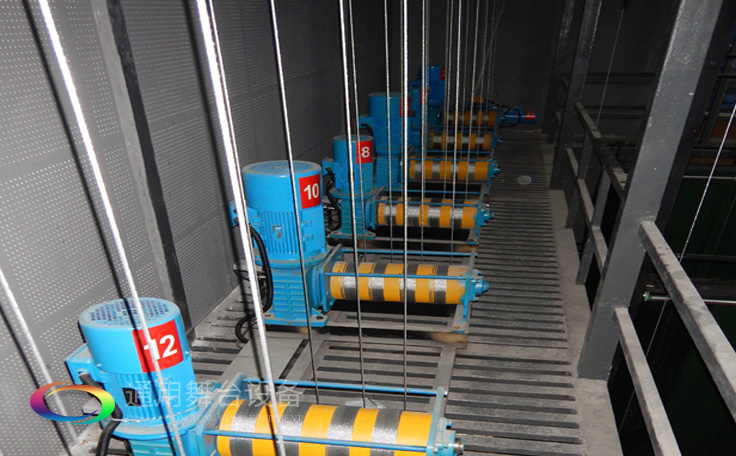 十余年銳意攀登，奮發圖強！舞臺幕布、機械等一站式選購供應商，舞臺機械、音響、燈光工程設計施工承包壹級資質——通用舞臺