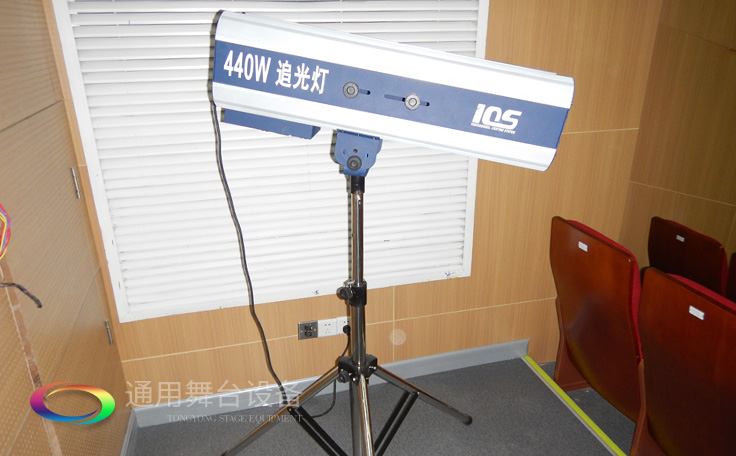 十余年銳意攀登，奮發圖強！舞臺幕布、機械等一站式選購供應商，舞臺機械、音響、燈光工程設計施工承包壹級資質——通用舞臺