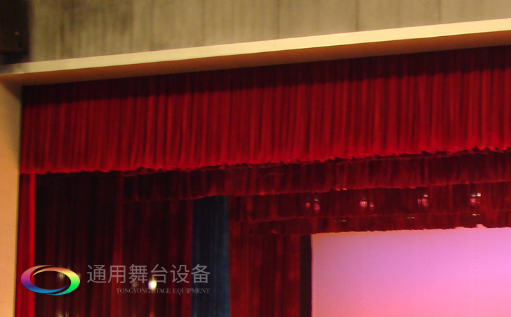 舞臺(tái)劇場(chǎng)布置一套完整的舞臺(tái)阻燃幕布需要幾層？