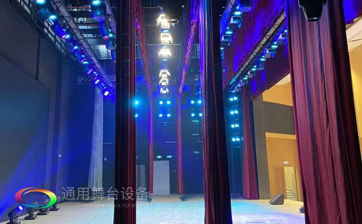 專(zhuān)業(yè)●專(zhuān)注●專(zhuān)心 供應(yīng)舞臺(tái)機(jī)械、舞臺(tái)阻燃幕布、舞臺(tái)燈光影響等相關(guān)產(chǎn)品，用心服務(wù)顧客！