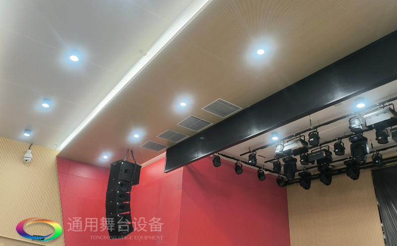 高顏值+實力派！通用舞臺幕布成功打造某中學智慧化多功能報告廳項目