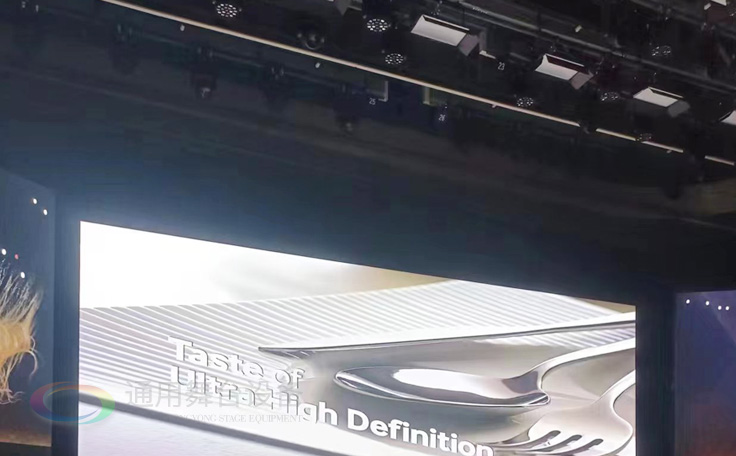 通用舞臺阻燃幕布為曲靖電視臺演播廳提供從系統(tǒng)設(shè)計(jì)、設(shè)備成套、安裝施工、系統(tǒng)調(diào)試及技術(shù)支持一體化服務(wù)